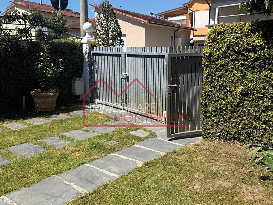 Immagine 32 di Mansarda in vendita  a Camaiore