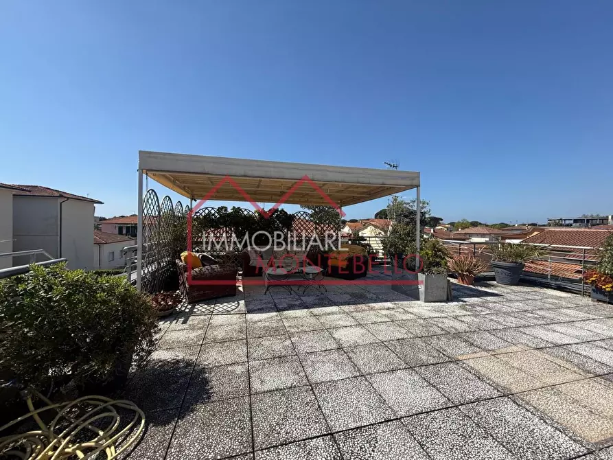 Immagine 3 di Mansarda in vendita  a Camaiore