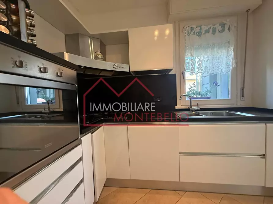 Immagine 9 di Mansarda in vendita  a Camaiore