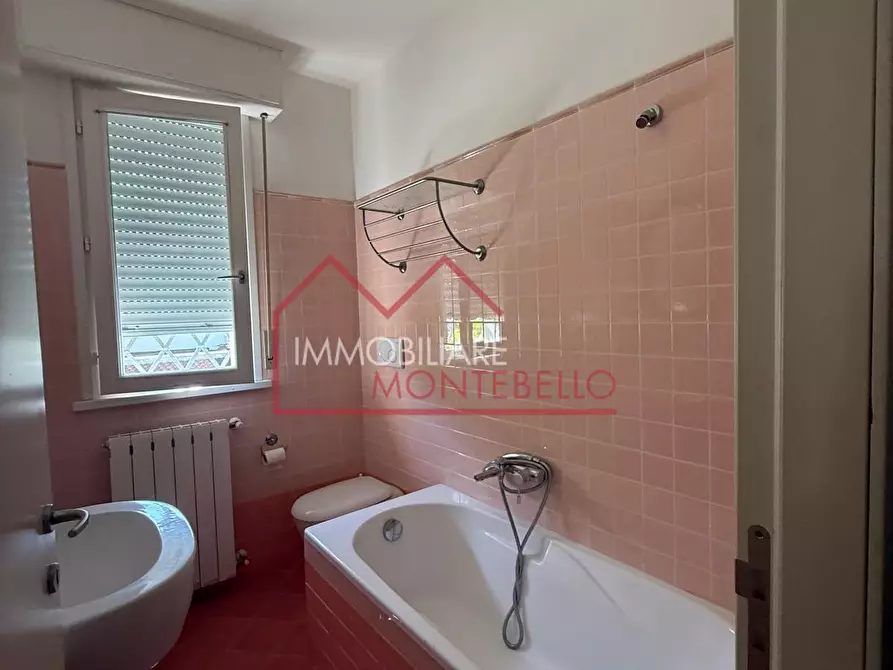 Immagine 13 di Mansarda in vendita  a Camaiore