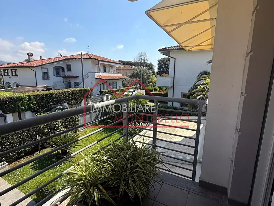 Immagine 17 di Mansarda in vendita  a Camaiore