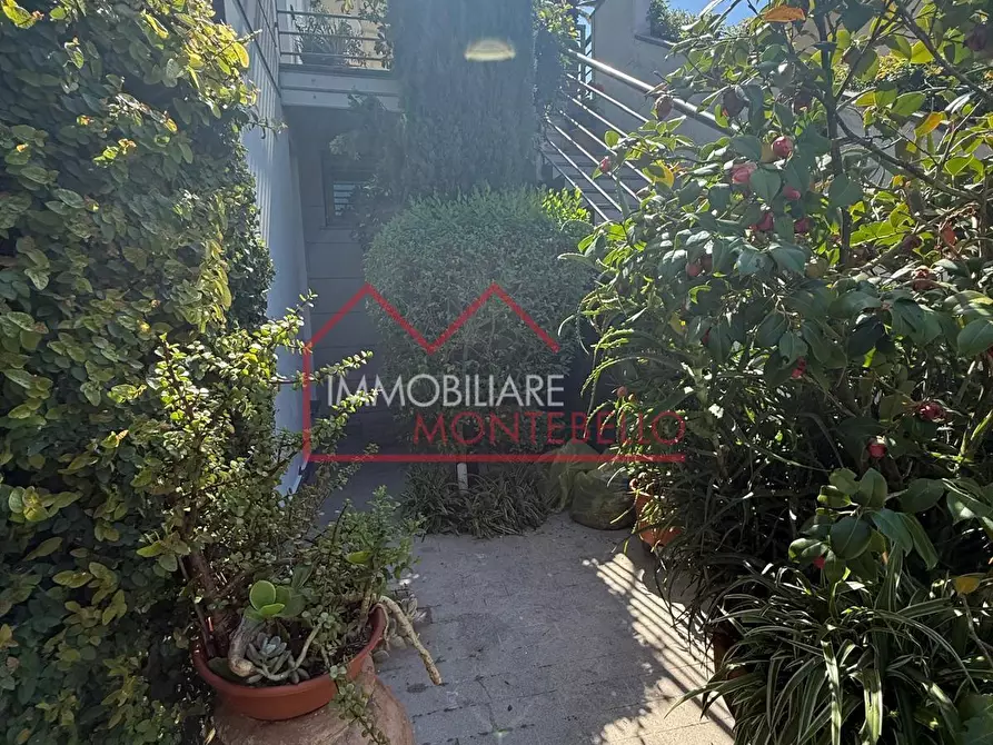 Immagine 33 di Mansarda in vendita  a Camaiore