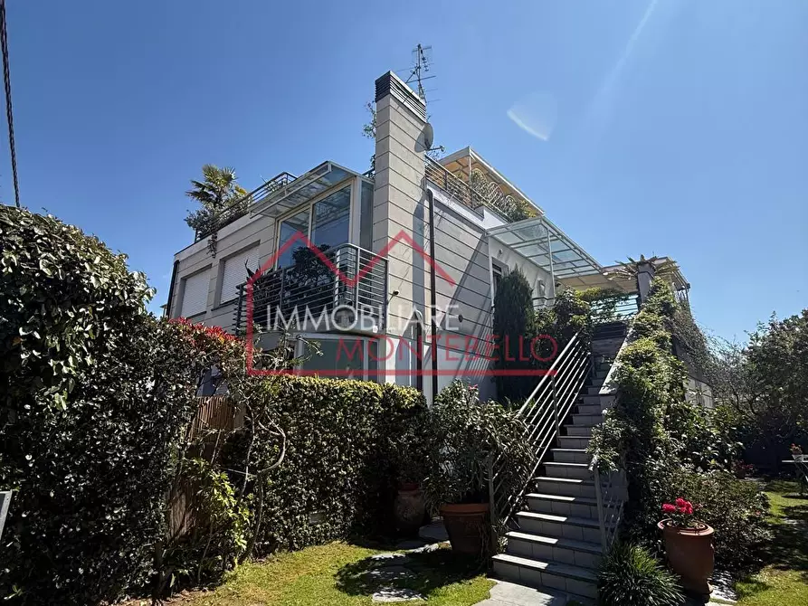 Immagine 1 di Mansarda in vendita  a Camaiore