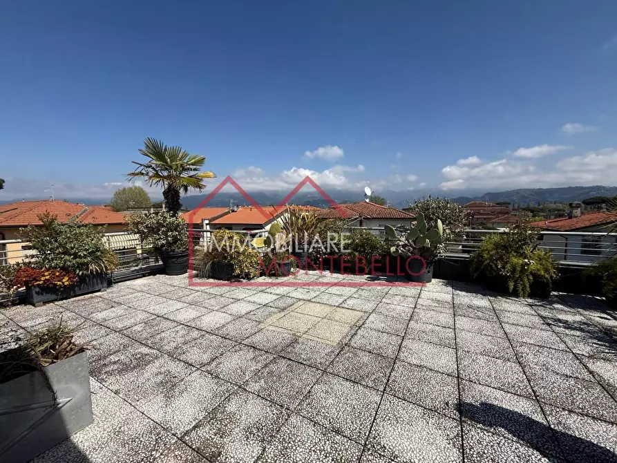 Immagine 43 di Mansarda in vendita  a Camaiore
