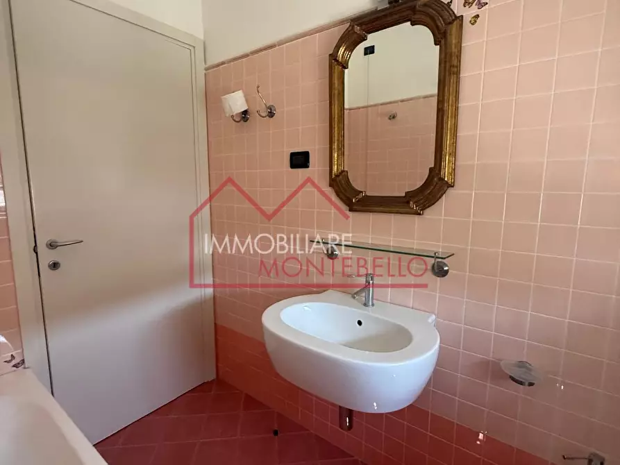 Immagine 20 di Mansarda in vendita  a Camaiore