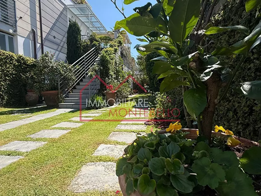 Immagine 40 di Mansarda in vendita  a Camaiore