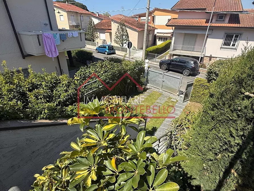 Immagine 7 di Mansarda in vendita  a Camaiore