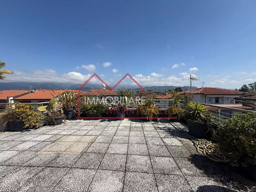 Immagine 42 di Mansarda in vendita  a Camaiore