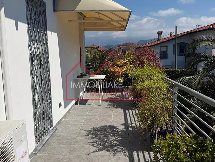 Immagine 2 di Mansarda in vendita  a Camaiore