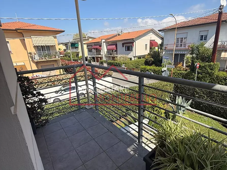 Immagine 12 di Mansarda in vendita  a Camaiore
