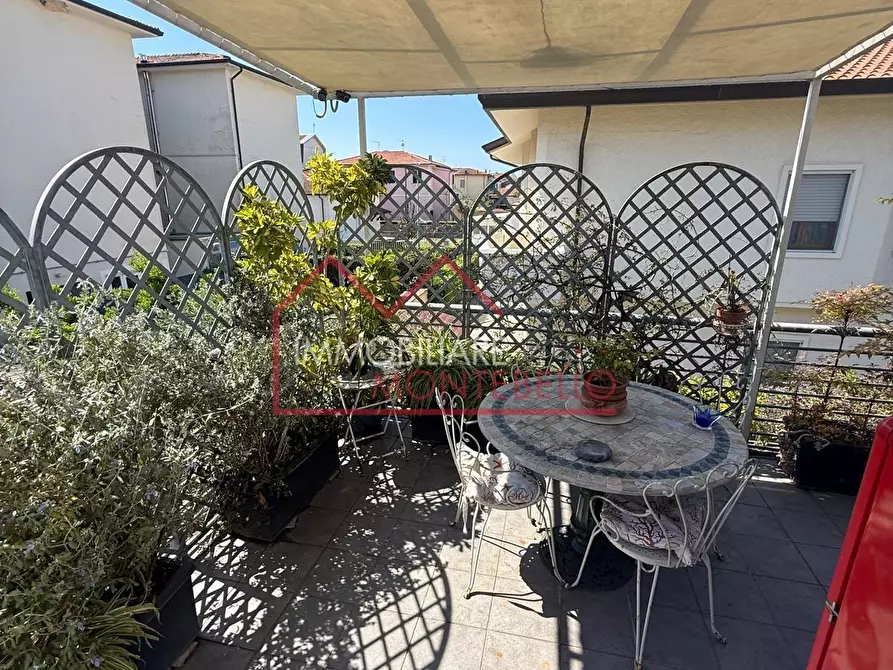 Immagine 5 di Mansarda in vendita  a Camaiore