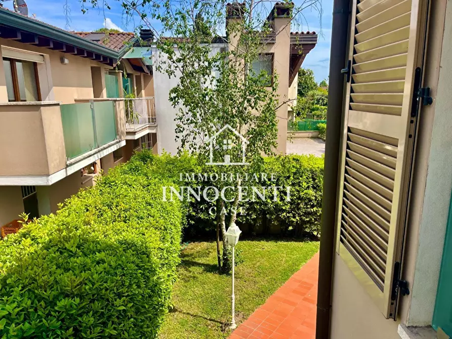 Immagine 19 di Villetta a schiera in vendita  a Montignoso