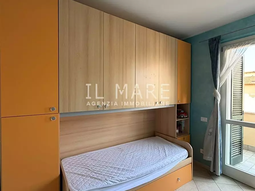 Immagine 11 di Appartamento in vendita  a Massa