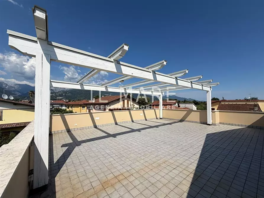 Immagine 1 di Appartamento in vendita  a Massa