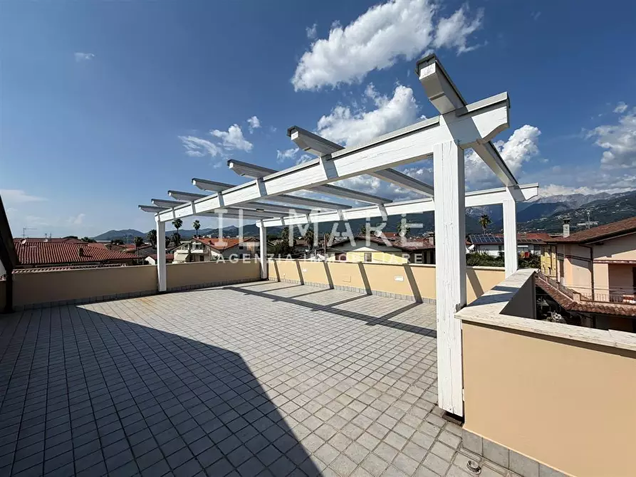 Immagine 2 di Appartamento in vendita  a Massa