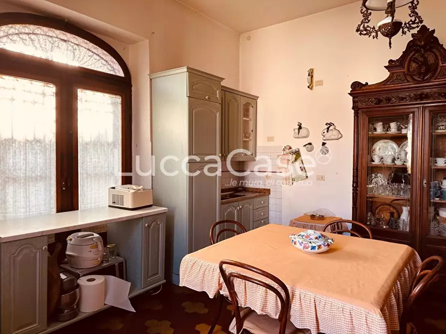 Immagine 5 di Villa in vendita  a Barga