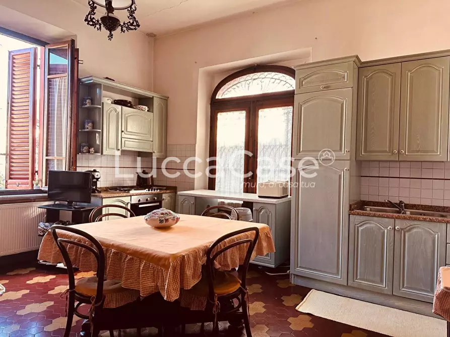 Immagine 1 di Villa in vendita  a Barga