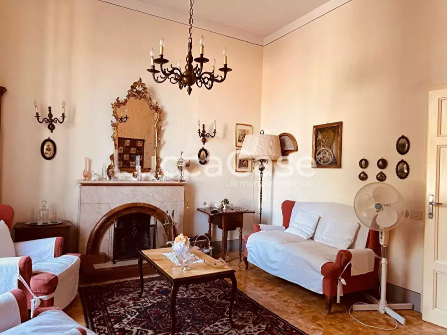 Immagine 9 di Villa in vendita  a Barga