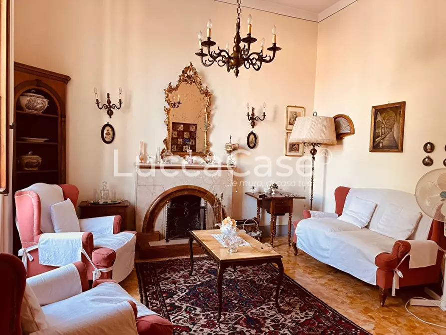 Immagine 7 di Villa in vendita  a Barga