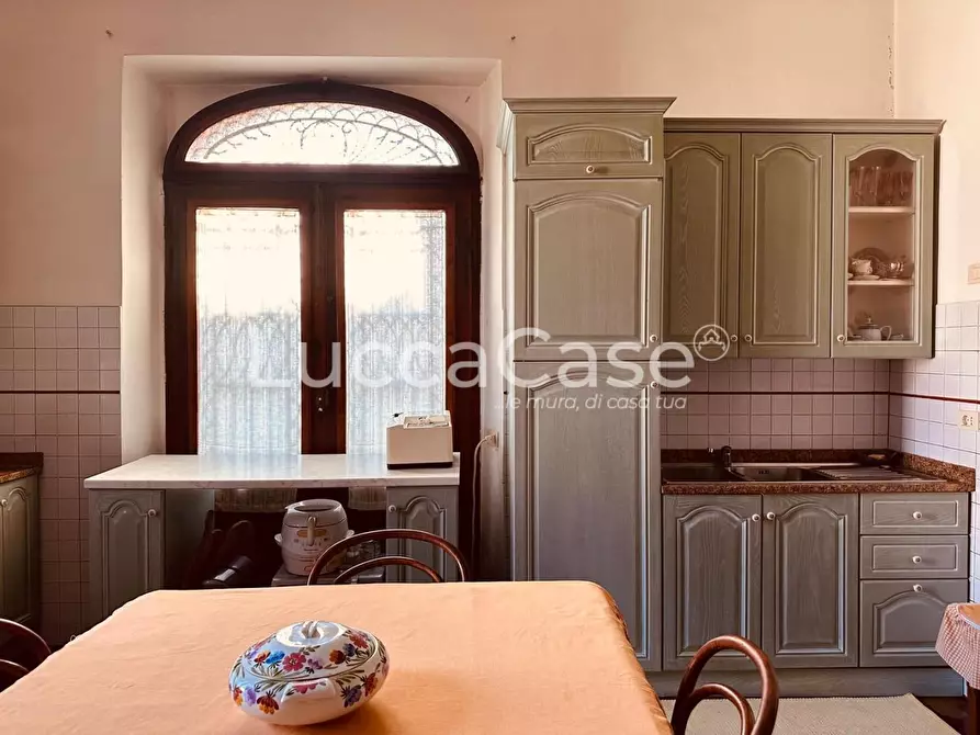 Immagine 2 di Villa in vendita  a Barga