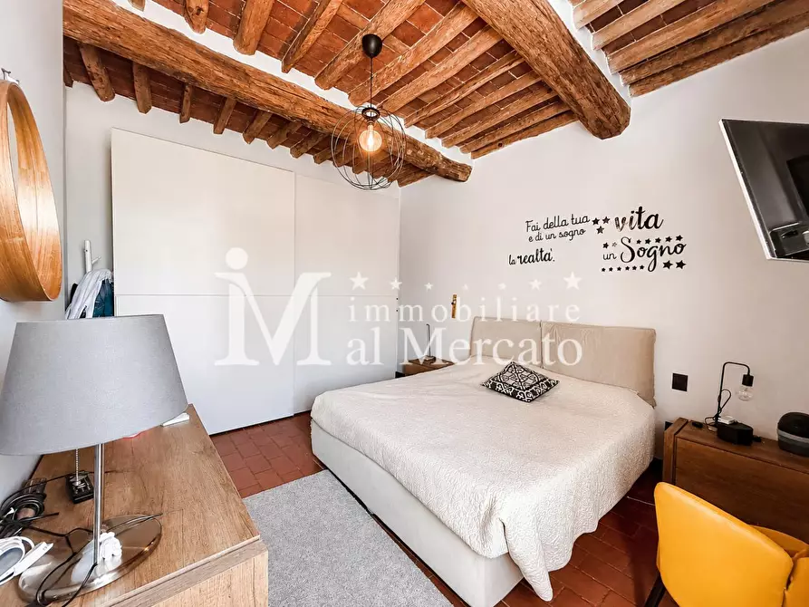 Immagine 13 di Appartamento in vendita  a Lucca