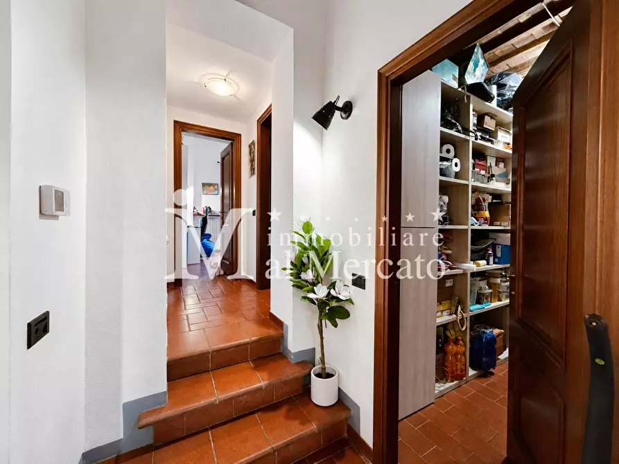 Immagine 9 di Appartamento in vendita  a Lucca