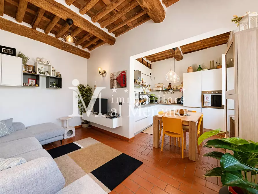 Immagine 1 di Appartamento in vendita  a Lucca