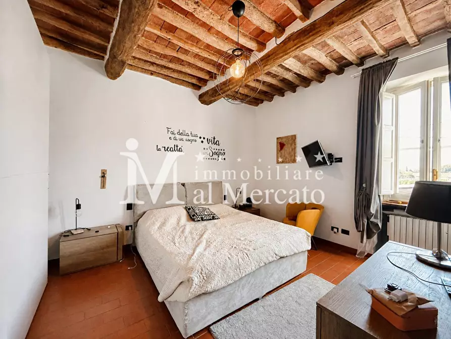Immagine 11 di Appartamento in vendita  a Lucca