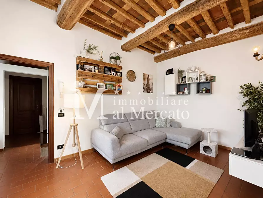 Immagine 2 di Appartamento in vendita  a Lucca