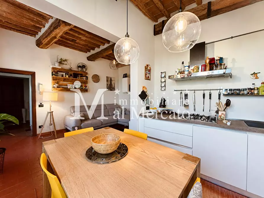 Immagine 7 di Appartamento in vendita  a Lucca