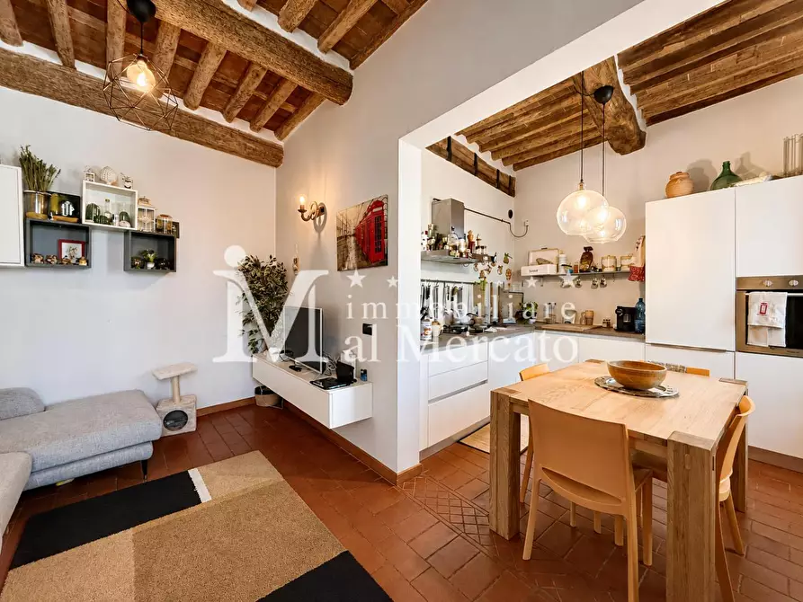 Immagine 4 di Appartamento in vendita  a Lucca