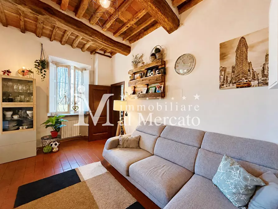 Immagine 3 di Appartamento in vendita  a Lucca
