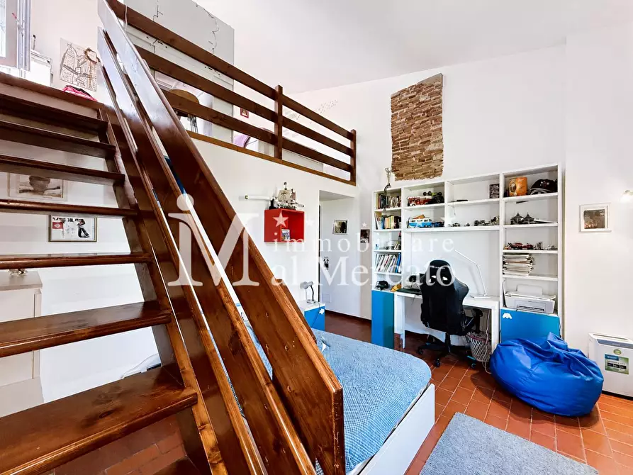 Immagine 18 di Appartamento in vendita  a Lucca