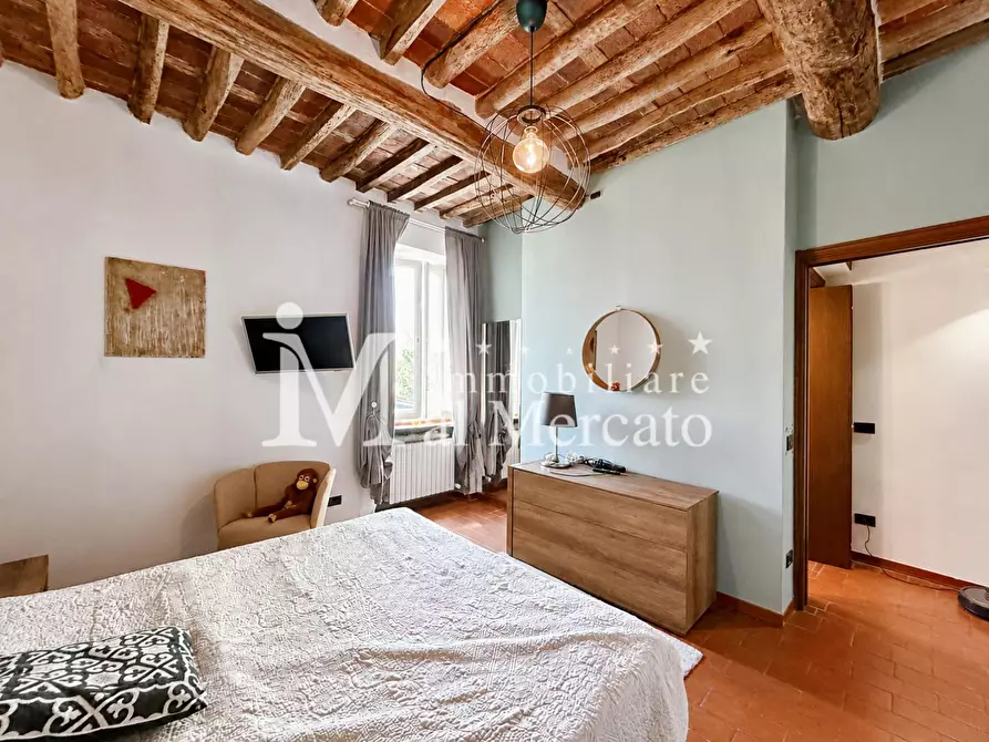 Immagine 12 di Appartamento in vendita  a Lucca