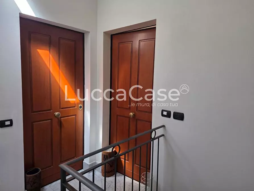 Immagine 2 di Appartamento in vendita  a Camaiore