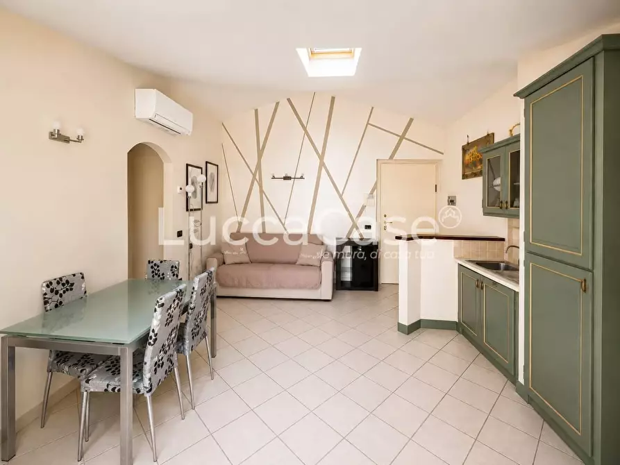 Immagine 1 di Appartamento in vendita  a Camaiore