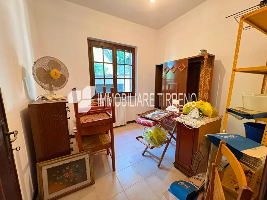 Immagine 10 di Casa bifamiliare in vendita  a Montignoso
