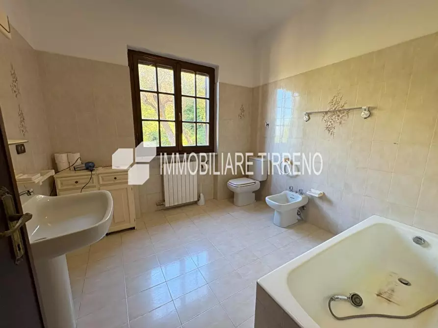 Immagine 16 di Casa bifamiliare in vendita  a Montignoso