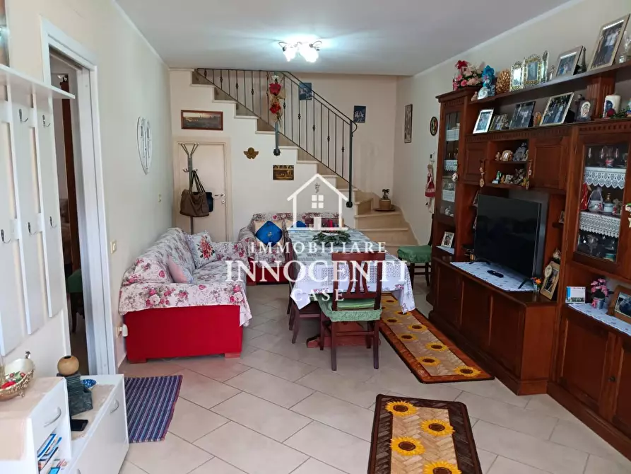 Immagine 2 di Appartamento in vendita  a Massa