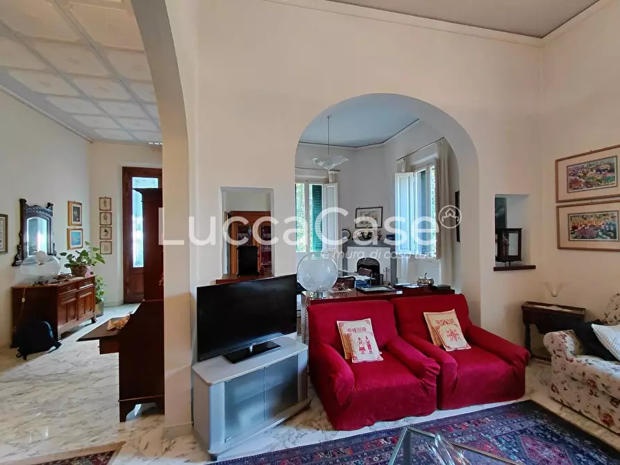 Immagine 1 di Villa in vendita  a Montecatini Terme