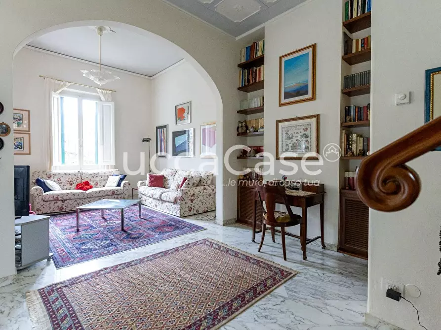 Immagine 5 di Villa in vendita  a Montecatini Terme