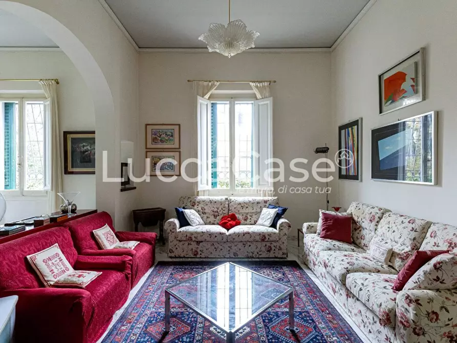 Immagine 2 di Villa in vendita  a Montecatini Terme