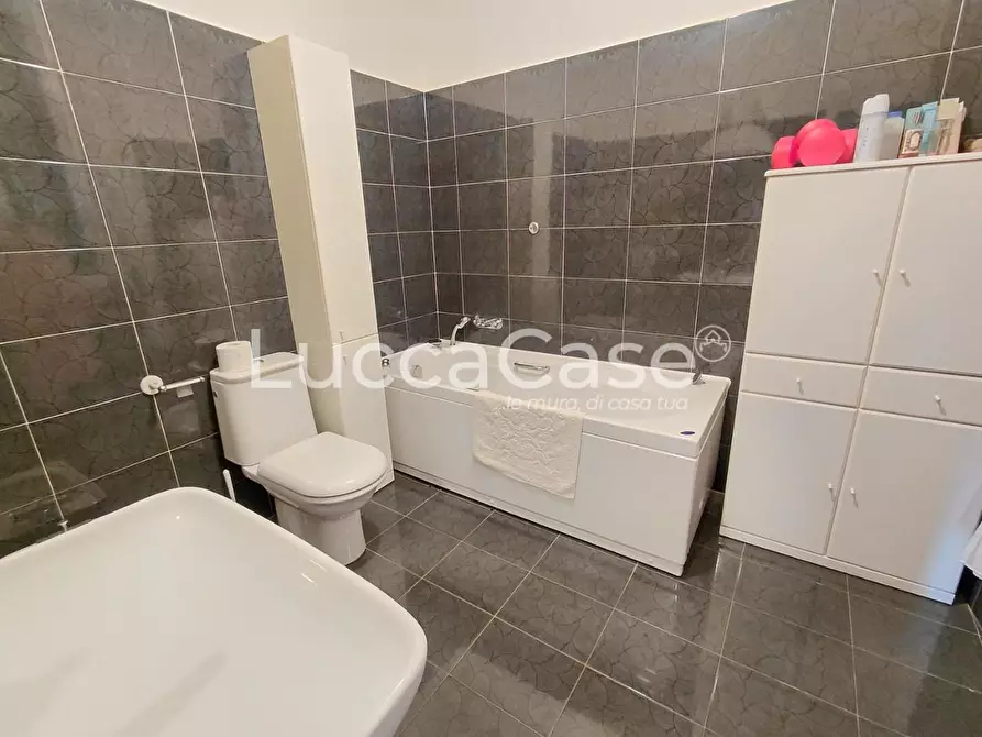 Immagine 21 di Villa in vendita  a Montecatini Terme