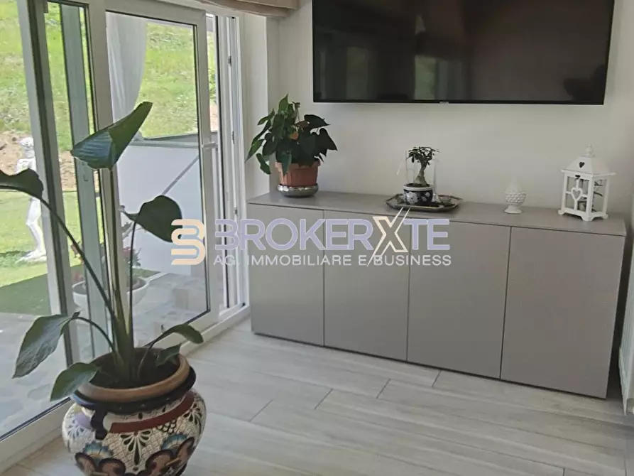 Immagine 1 di Casa indipendente in vendita  a Massa