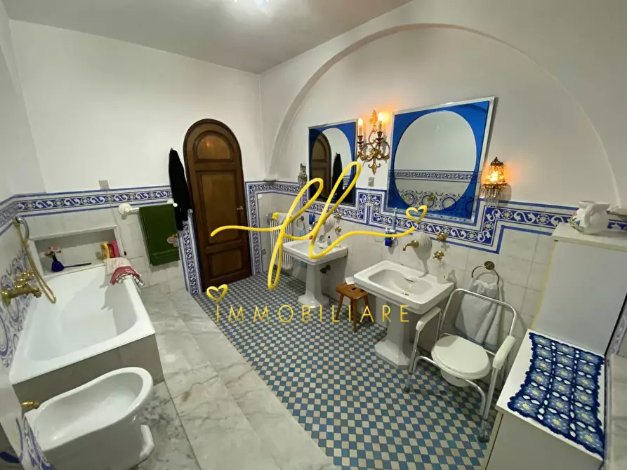Immagine 17 di Immobile di prestigio in vendita  a Carrara
