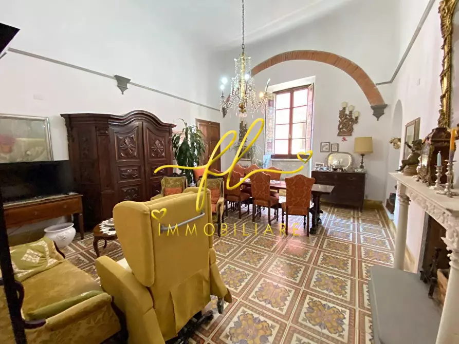 Immagine 2 di Immobile di prestigio in vendita  a Carrara