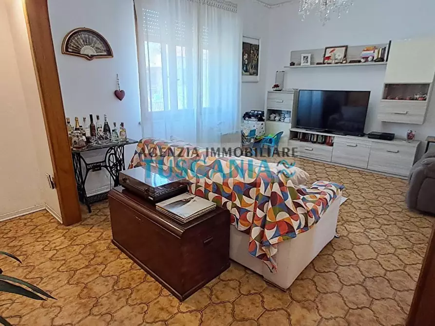 Immagine 2 di Appartamento in vendita  a Cecina