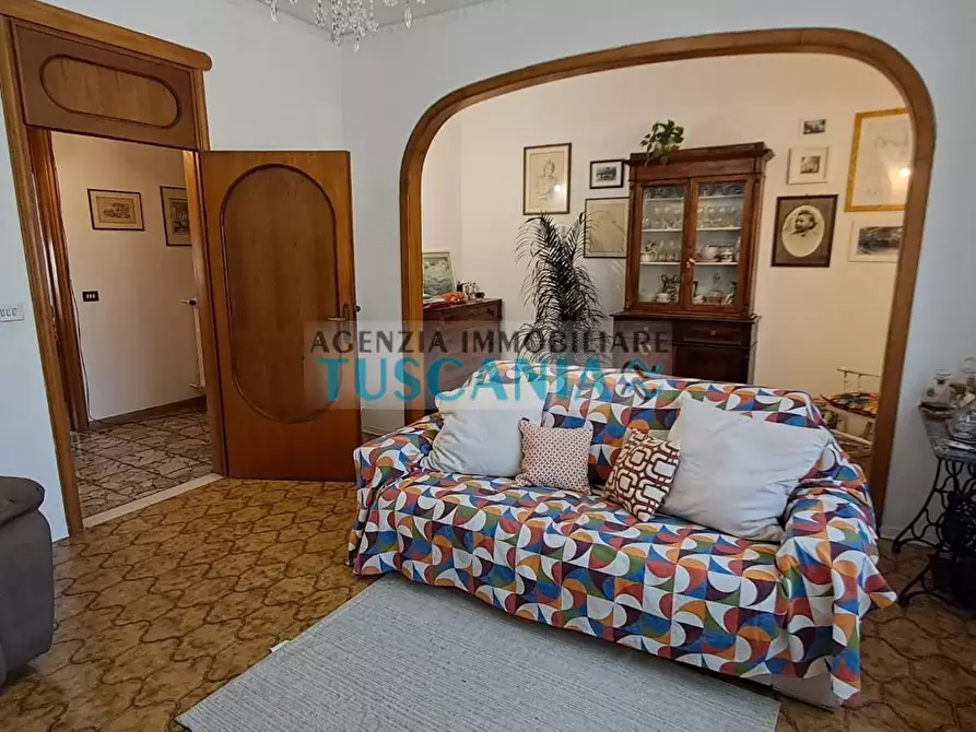 Immagine 1 di Appartamento in vendita  a Cecina