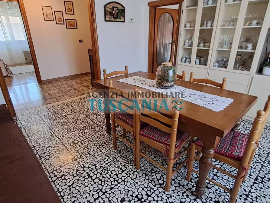 Immagine 4 di Appartamento in vendita  a Cecina