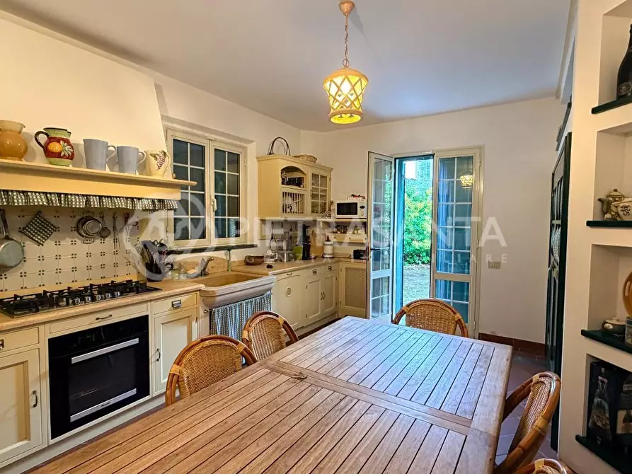 Immagine 16 di Villa in affitto  a Pietrasanta